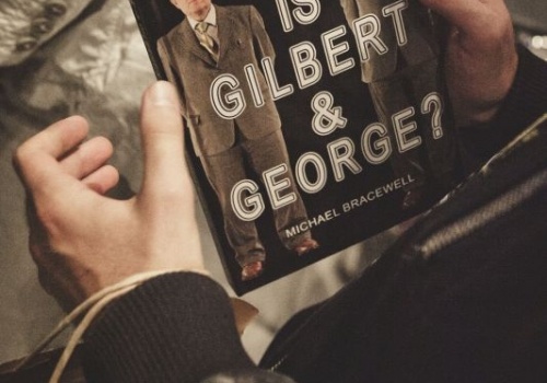 CZYM JEST GILBERT & GEORGE? Spotkanie z artystami i pokazy filmów zdjęcie
