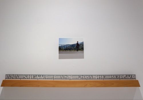 4.	Fotografia barierki mostowej, z zamieszczoną poniżej miniaturą owej barierki.