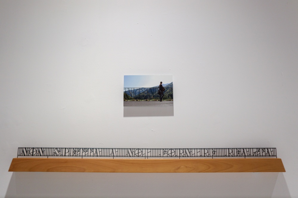 4.	Fotografia barierki mostowej, z zamieszczoną poniżej miniaturą owej barierki.